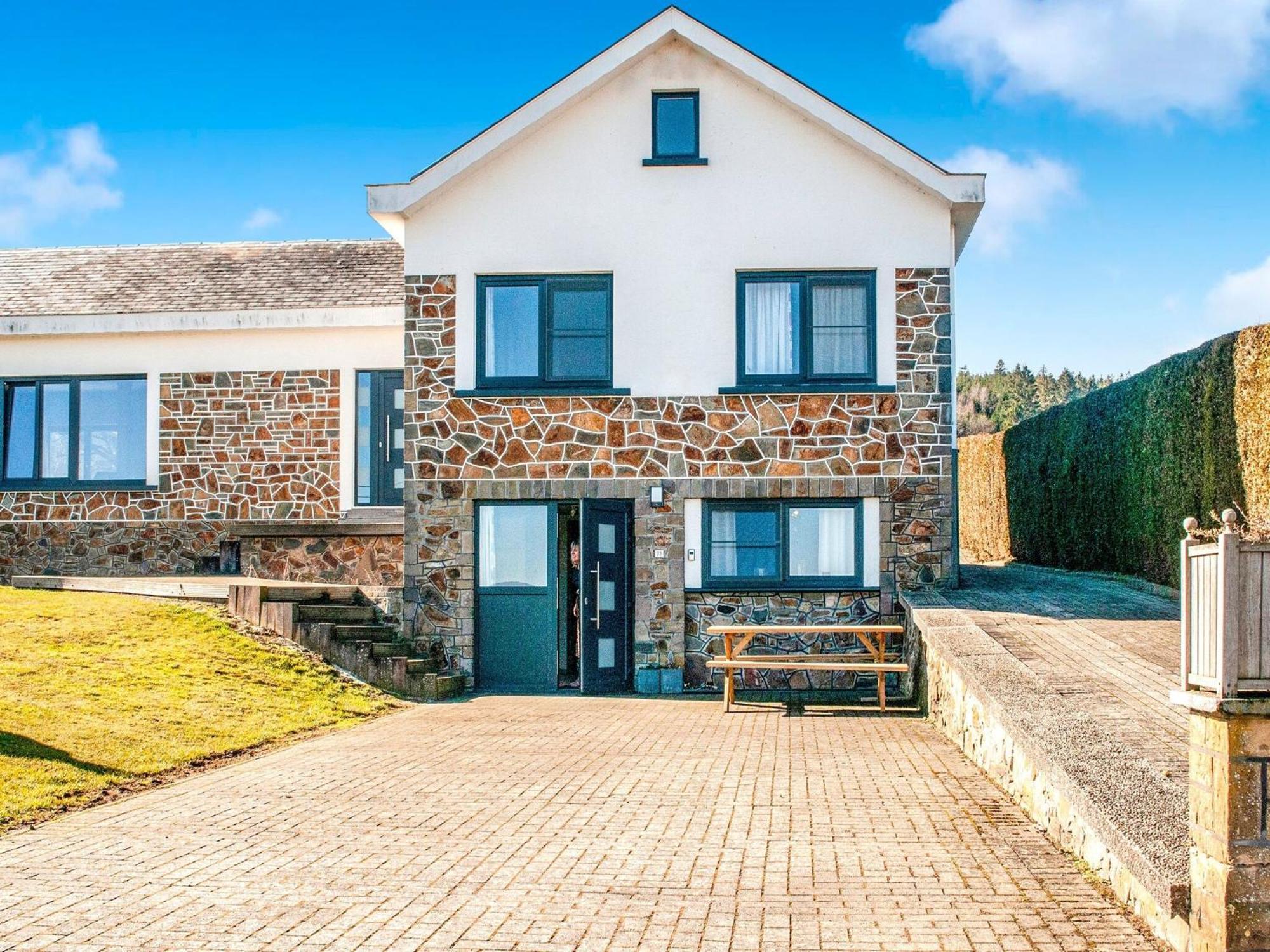 Sophisticated Holiday Home In Lierneux Near Forest ภายนอก รูปภาพ