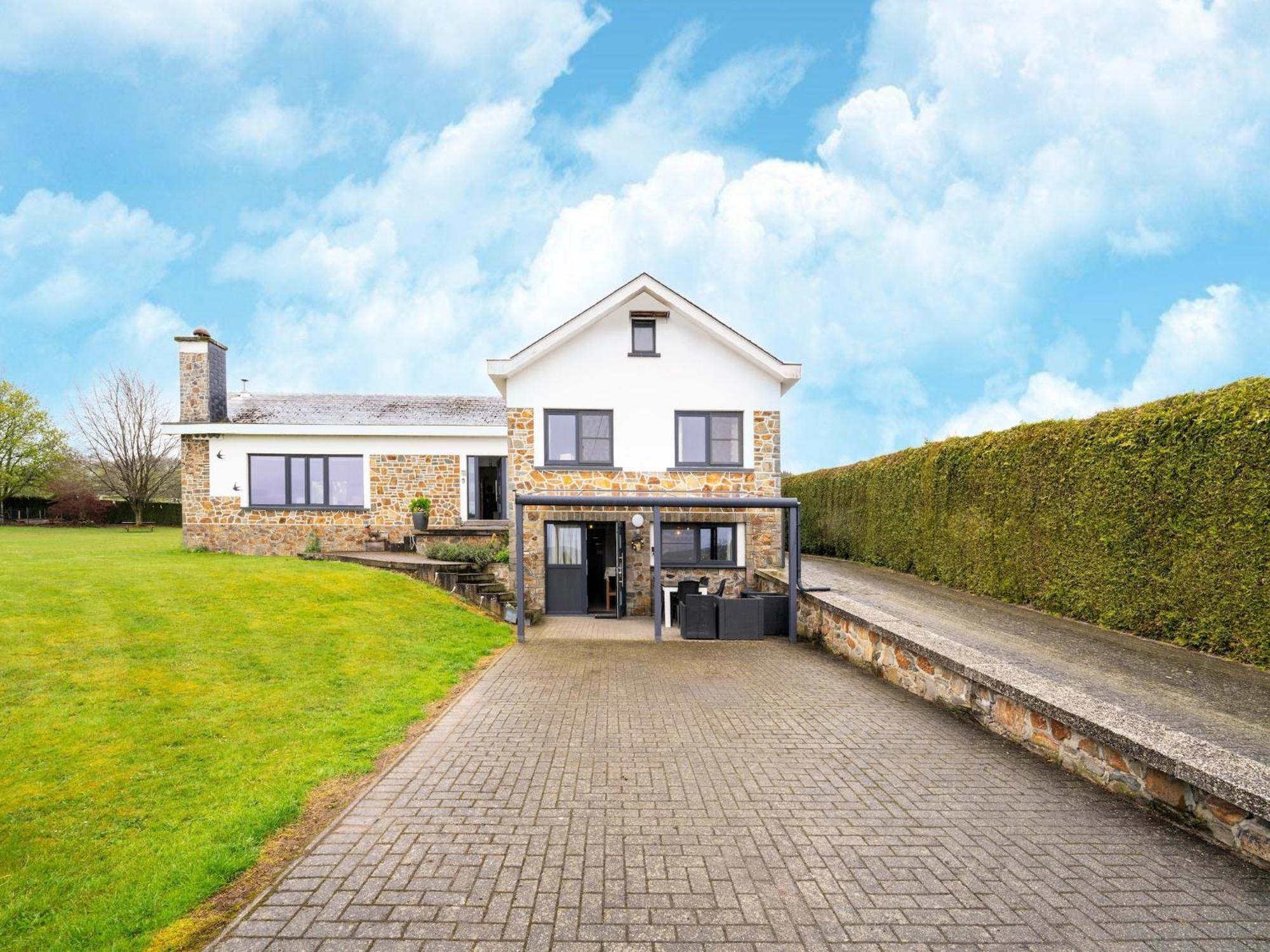 Sophisticated Holiday Home In Lierneux Near Forest ภายนอก รูปภาพ