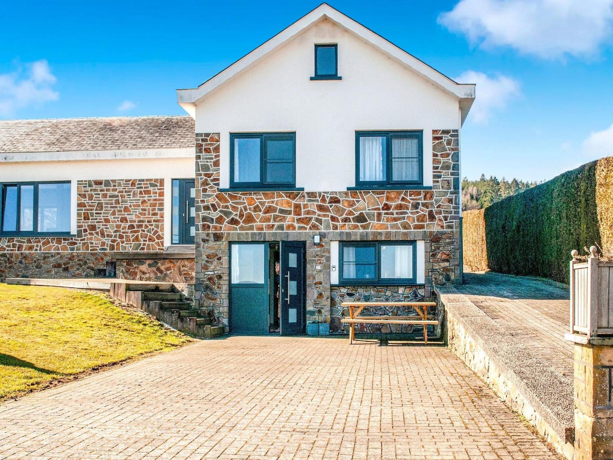 Sophisticated Holiday Home In Lierneux Near Forest ภายนอก รูปภาพ
