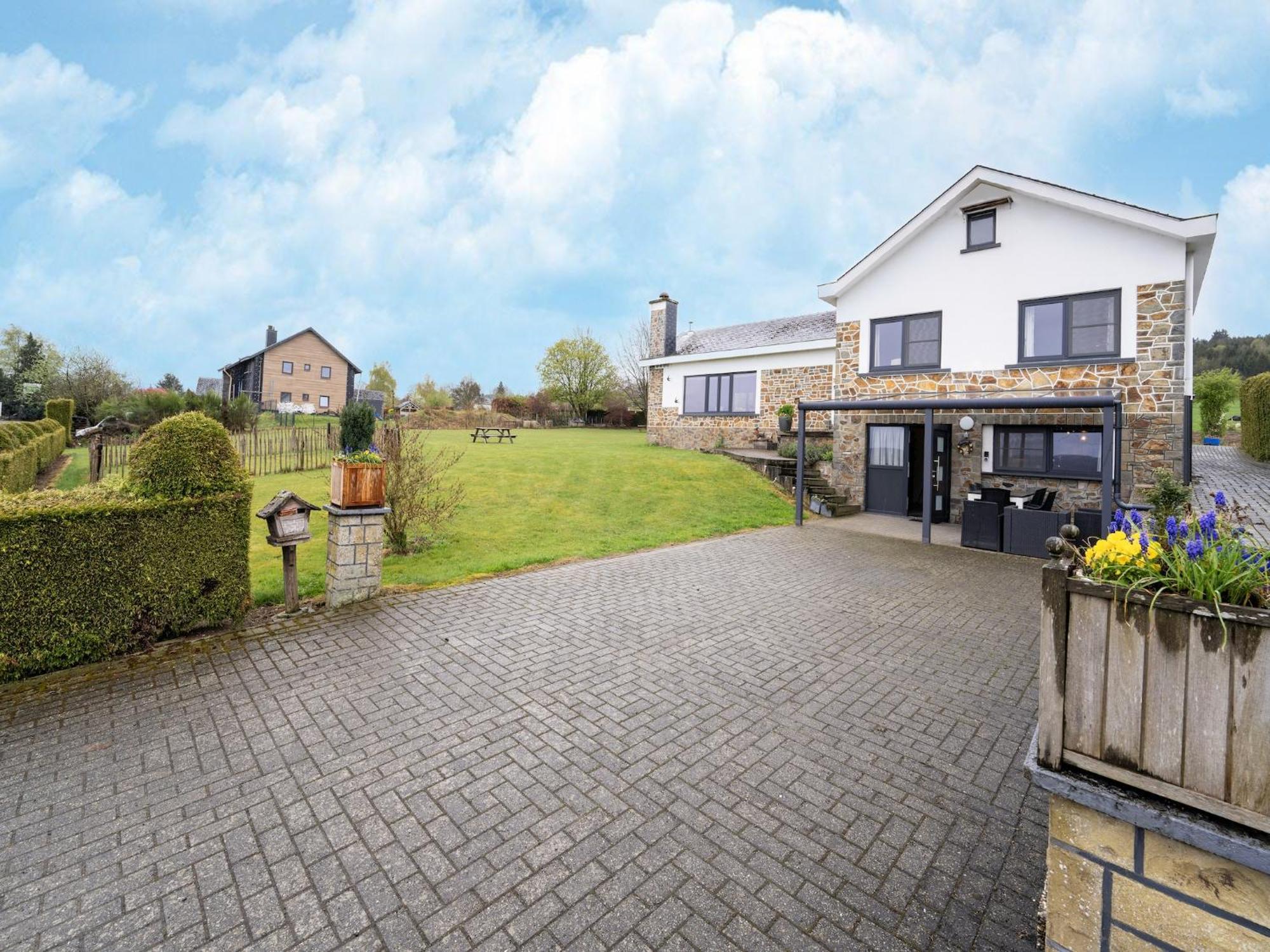 Sophisticated Holiday Home In Lierneux Near Forest ภายนอก รูปภาพ